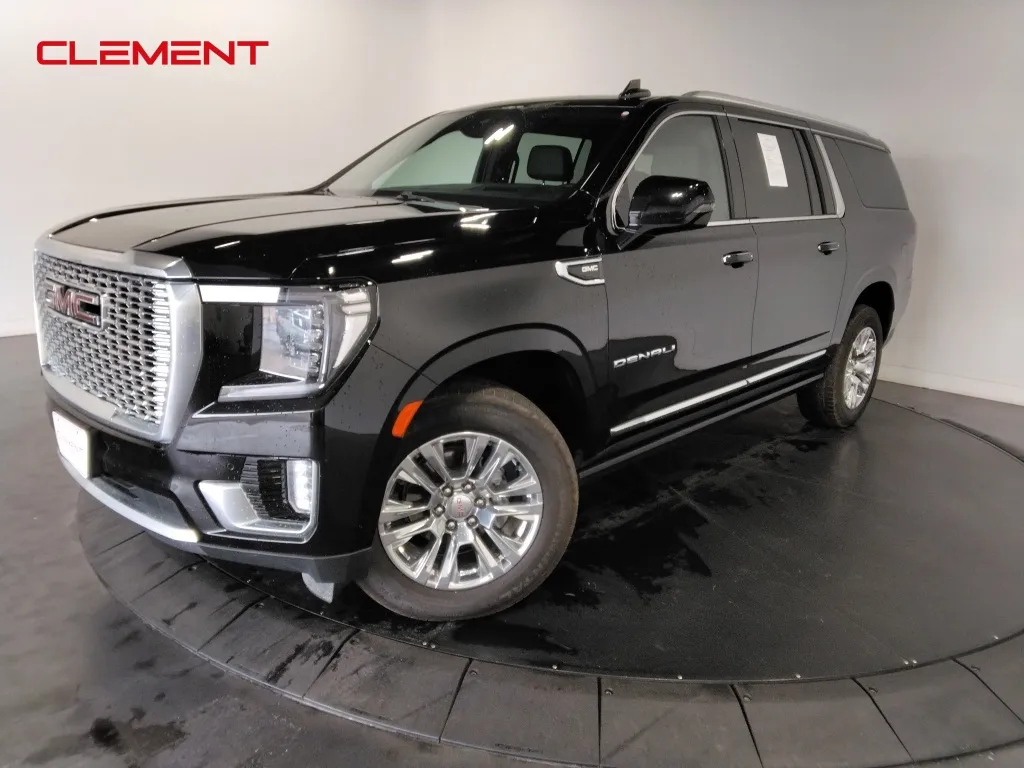 Black 2023 GMC Yukon XL Denali for sale in St. Charles, MO