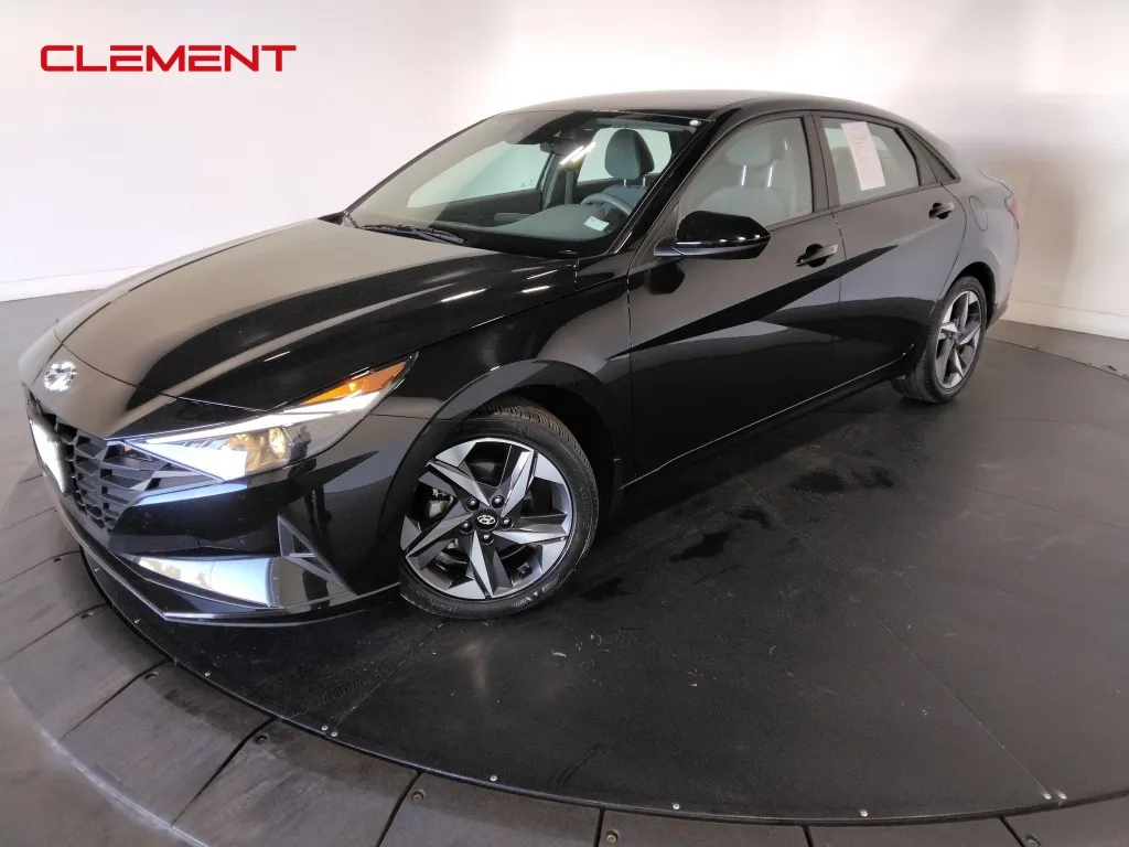 Black 2023 Hyundai Elantra SEL for sale in St. Charles, MO