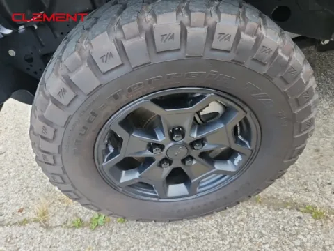 More photos of 2021 Jeep Gladiator Willys at Clement Supercenter, MO