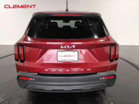 More photos of 2022 Kia Sorento LX at Clement Supercenter, MO