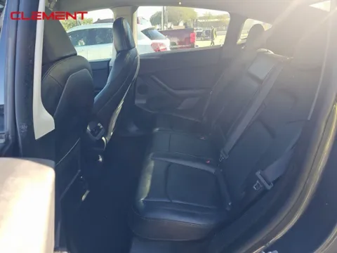 More photos of 2022 Tesla Model Y Long Range at Clement Supercenter, MO