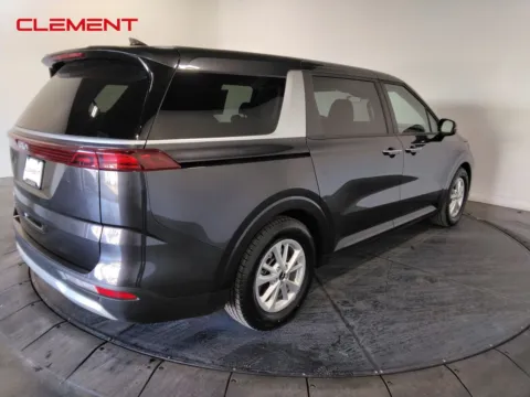 More photos of 2022 Kia Carnival LXS at Clement Pre-Owned, MO