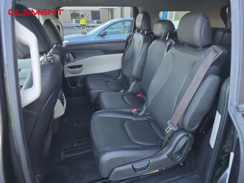 More photos of 2022 Kia Carnival LXS at Clement Pre-Owned, MO