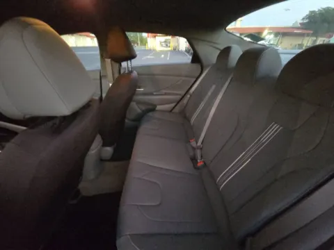 More photos of 2023 Hyundai Elantra SEL at Clement Pre-Owned, MO