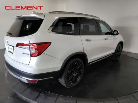 More photos of 2019 Honda Pilot Touring at Clement Pre-Owned, MO