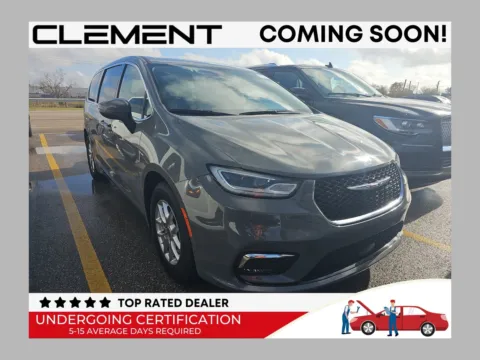 Gray 2023 Chrysler Pacifica Touring L for sale in Florissant, MO