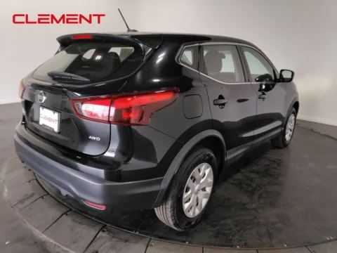 More photos of 2019 Nissan Rogue Sport S at Clement Pre-Owned Florissant, MO