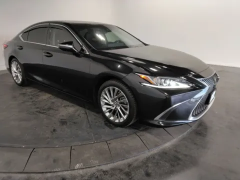 Another view of 2020 Lexus ES 350 Luxury for sale in Florissant, MO at Clement Pre-Owned Florissant