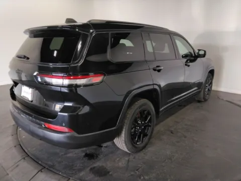 More photos of 2024 Jeep Grand Cherokee L Altitude at Clement Pre-Owned Florissant, MO