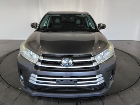 Photos of 2019 Toyota Highlander XLE for sale in Florissant, MO at Clement Pre-Owned Florissant