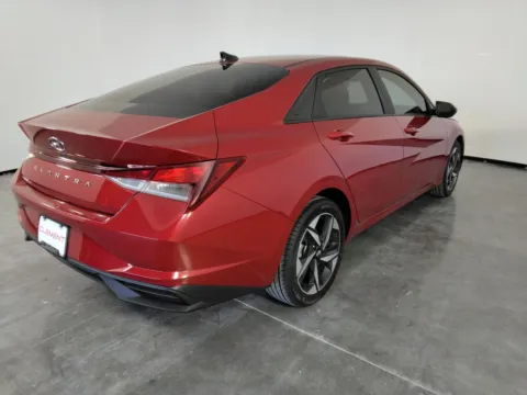 More photos of 2023 Hyundai Elantra SEL at Clement Pre-Owned Florissant, MO