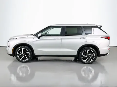 More photos of 2024 Mitsubishi Outlander SE Black Edition at Clement Pre-Owned Florissant, MO