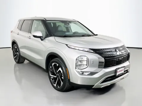 Another view of 2024 Mitsubishi Outlander SE Black Edition for sale in Florissant, MO at Clement Pre-Owned Florissant