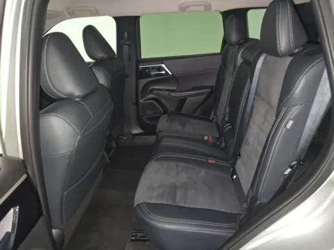 More photos of 2024 Mitsubishi Outlander SE Black Edition at Clement Pre-Owned Florissant, MO