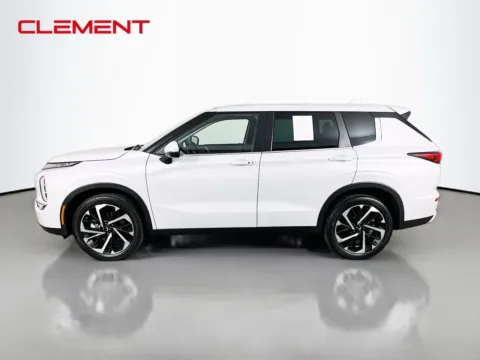 More photos of 2023 Mitsubishi Outlander SE at Clement Pre-Owned Florissant, MO