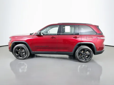 More photos of 2023 Jeep Grand Cherokee Altitude at Clement Pre-Owned Florissant, MO