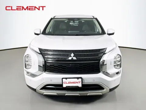 Another view of 2023 Mitsubishi Outlander SE for sale in Florissant, MO at Clement Pre-Owned Florissant