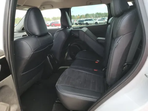 More photos of 2023 Mitsubishi Outlander SE at Clement Pre-Owned Florissant, MO