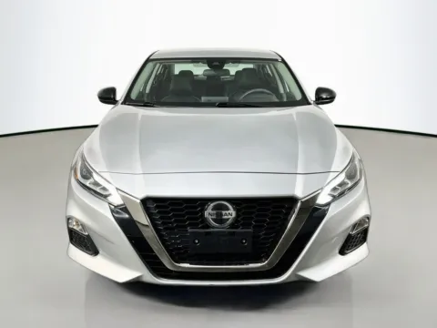 Photos of 2022 Nissan Altima 2.5 SR for sale in Florissant, MO at Clement Pre-Owned Florissant