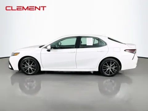 More photos of 2022 Toyota Camry SE at Clement Pre-Owned Florissant, MO