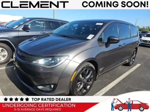 Unknown 2020 Chrysler Pacifica Touring for sale in Florissant, MO