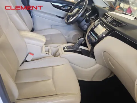 More photos of 2018 Nissan Rogue Sport SL at Clement Pre-Owned Florissant, MO