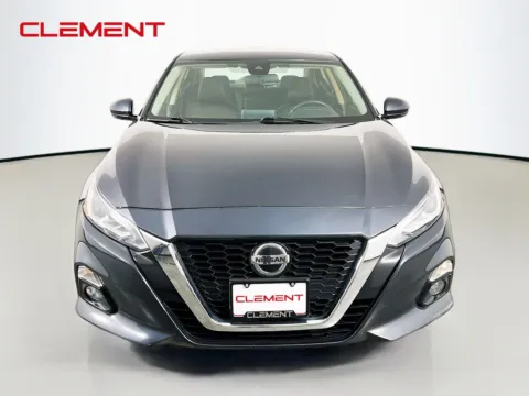 Another view of 2022 Nissan Altima 2.5 SL for sale in Florissant, MO at Clement Pre-Owned Florissant