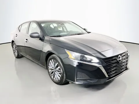 Another view of 2025 Nissan Altima 2.5 SV for sale in Florissant, MO at Clement Pre-Owned Florissant