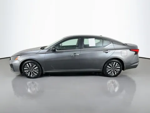 More photos of 2024 Nissan Altima 2.5 SV at Clement Pre-Owned Florissant, MO