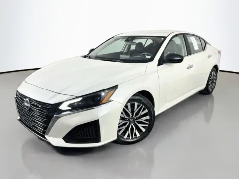 White 2025 Nissan Altima 2.5 SV for sale in Florissant, MO