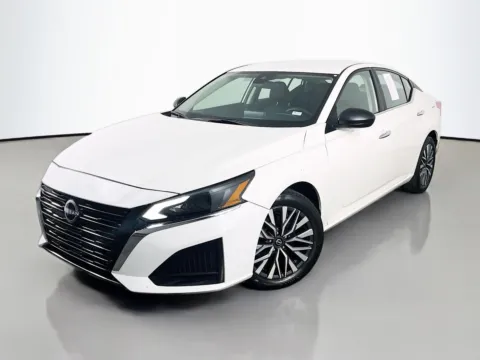 White 2025 Nissan Altima 2.5 SV for sale in Florissant, MO
