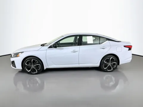 More photos of 2023 Nissan Altima 2.5 SR at Clement Pre-Owned Florissant, MO