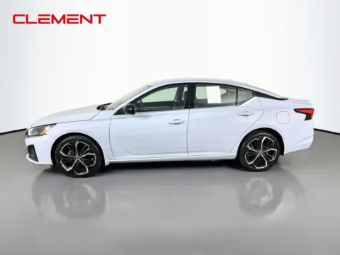 More photos of 2023 Nissan Altima 2.5 SR at Clement Pre-Owned Florissant, MO