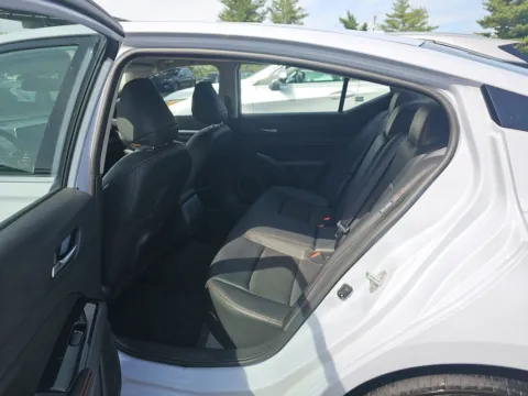More photos of 2023 Nissan Altima 2.5 SR at Clement Pre-Owned Florissant, MO