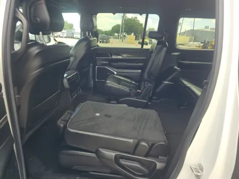More photos of 2022 Jeep Wagoneer Series III at Clement Pre-Owned Florissant, MO