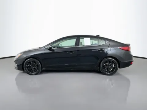 More photos of 2019 Hyundai Elantra Limited at Clement Pre-Owned Florissant, MO