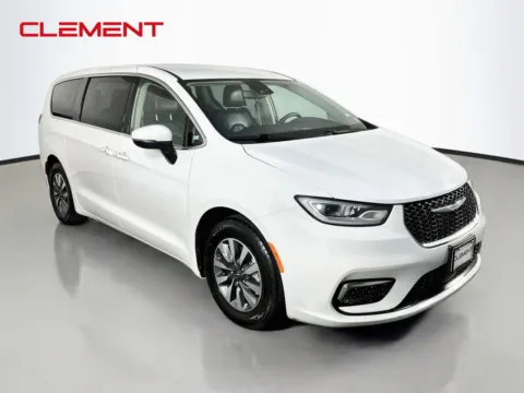 More photos of 2023 Chrysler Pacifica Hybrid Touring L at Clement Pre-Owned Florissant, MO