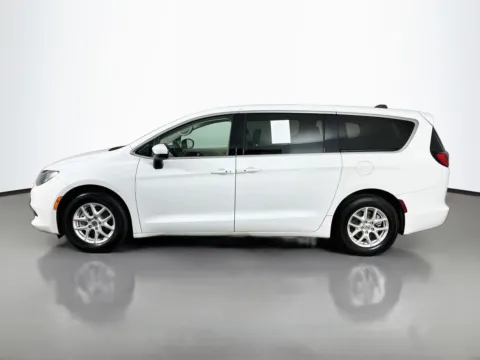 More photos of 2022 Chrysler Voyager LX at Clement Pre-Owned Florissant, MO