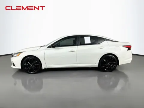 More photos of 2022 Nissan Altima 2.5 SR at Clement Pre-Owned Florissant, MO