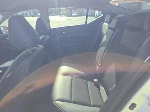 More photos of 2022 Nissan Altima 2.5 SR at Clement Pre-Owned Florissant, MO