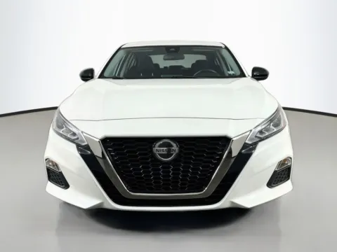 Photos of 2022 Nissan Altima 2.5 SR for sale in Florissant, MO at Clement Pre-Owned Florissant