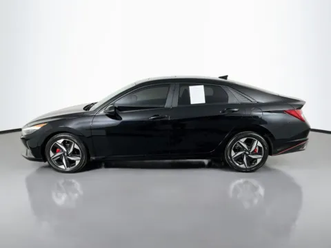 More photos of 2022 Hyundai Elantra Limited at Clement Pre-Owned Florissant, MO