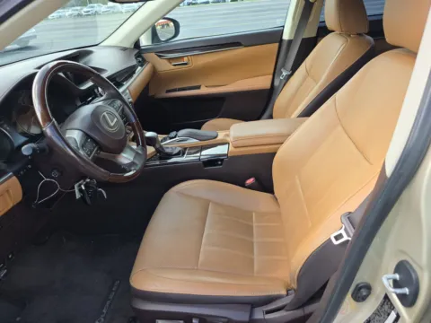 More photos of 2017 Lexus ES 350 at Clement Pre-Owned Florissant, MO