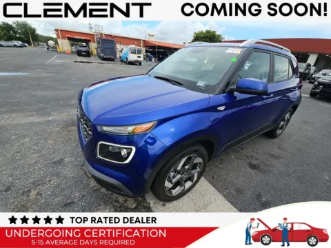 Blue 2024 Hyundai Venue Limited for sale in Florissant, MO