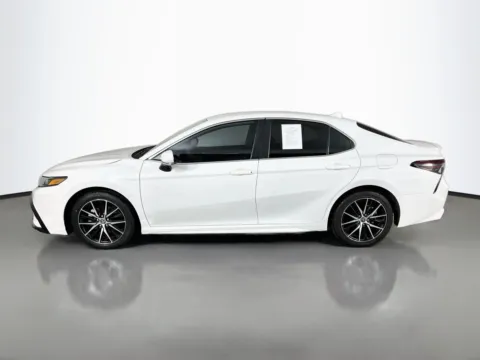 More photos of 2023 Toyota Camry SE at Clement Pre-Owned Florissant, MO