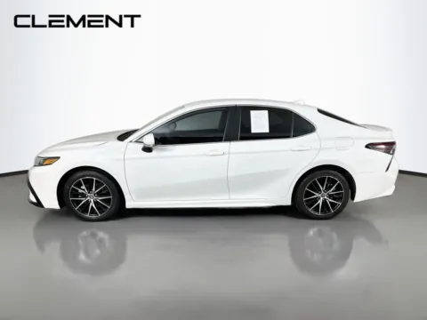 More photos of 2023 Toyota Camry SE at Clement Pre-Owned Florissant, MO
