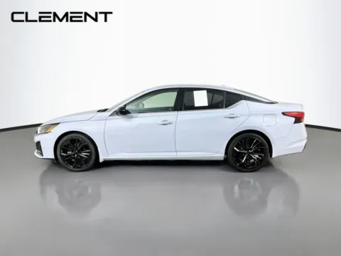 More photos of 2023 Nissan Altima 2.5 SR at Clement Pre-Owned Florissant, MO