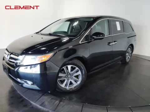 Black 2017 Honda Odyssey Touring for sale in Florissant, MO