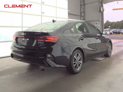 More photos of 2022 Kia Forte LXS at Clement Pre-Owned, MO