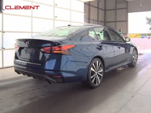 More photos of 2022 Nissan Altima 2.5 SR at Clement Pre-Owned, MO